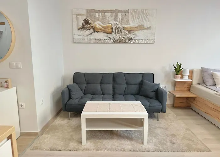 P194 Central Stylish Cosy Home
