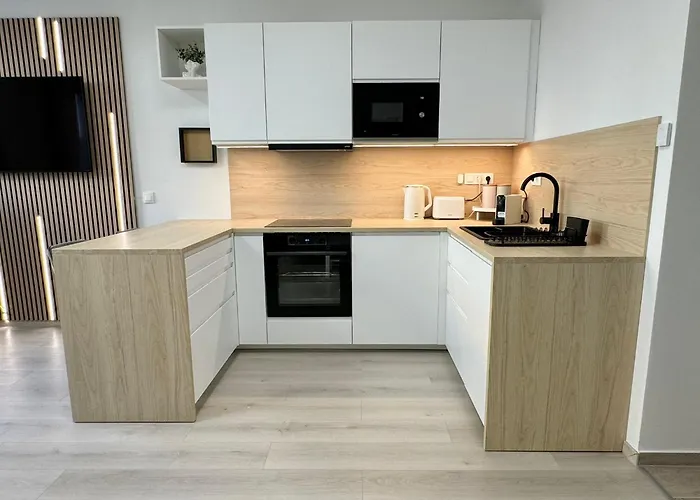 P194 Central Stylish Cosy Home